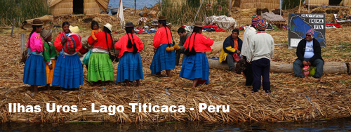 Uros em suas ilhas flutuantes - Lago Titicaca - Peru